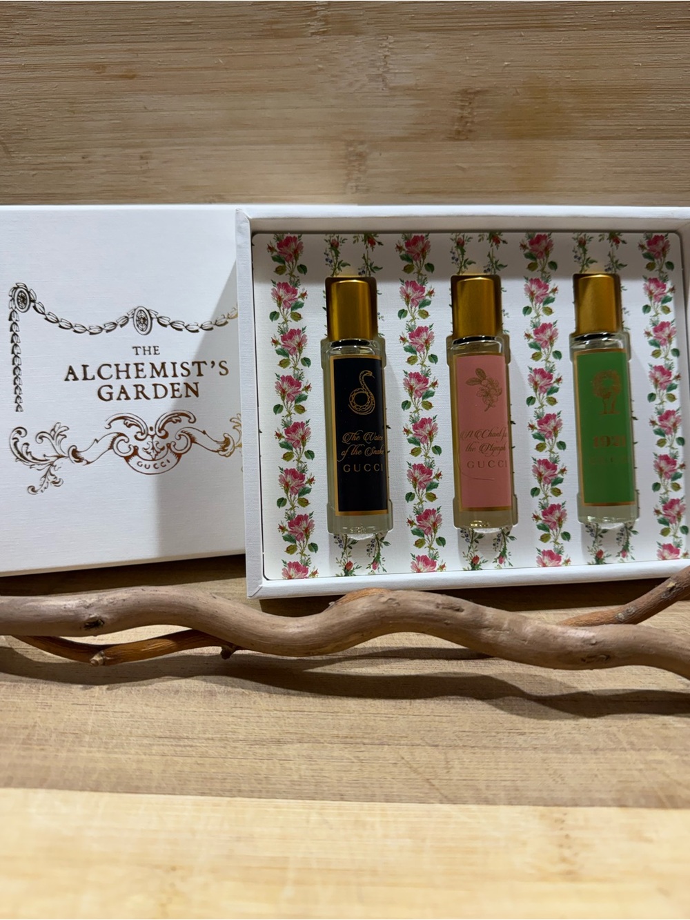 Gucci The Alchemist's Garden Gift Set – White and Gold Accents
